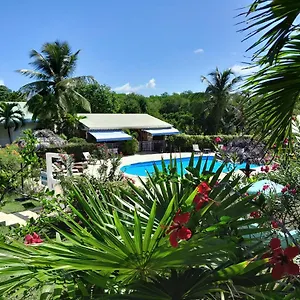 Au Village De Menard Saint-Louis
